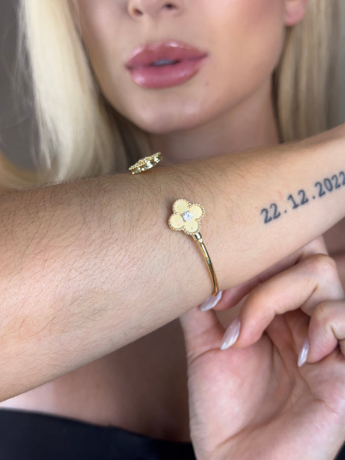 Bracelete Trevo 4 Folhas Van Cleef Folheado a Ouro 18k