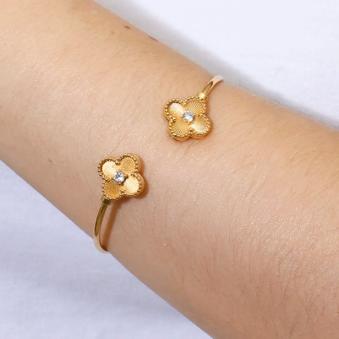 Bracelete Trevo 4 Folhas Van Cleef Folheado a Ouro 18k