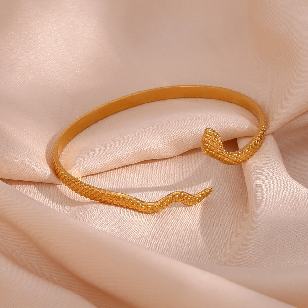 Pulseira Feminina Serpente Banhada a Ouro