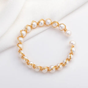 Bracelete de Pérolas de Agua Doce Banhado a Ouro