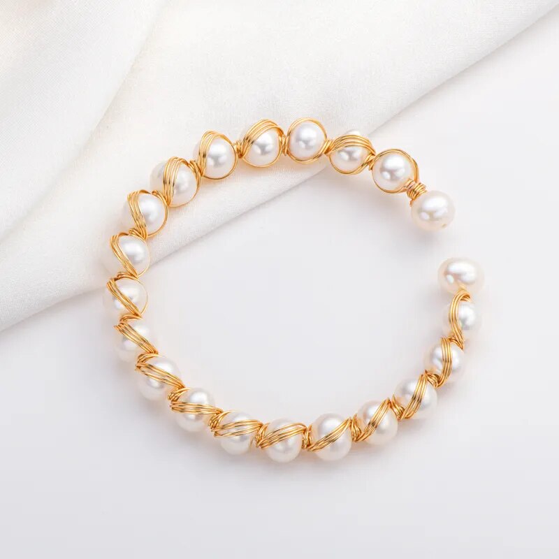 Bracelete de Pérolas de Agua Doce Banhado a Ouro