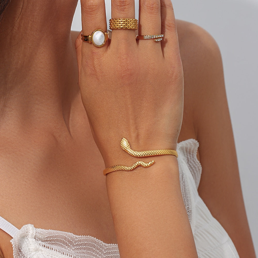 Pulseira Feminina Serpente Banhada a Ouro